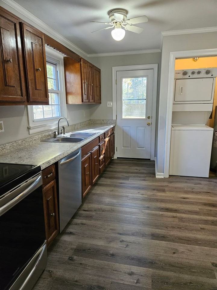 5209 Hemlock Rd - Photo 3 of 25