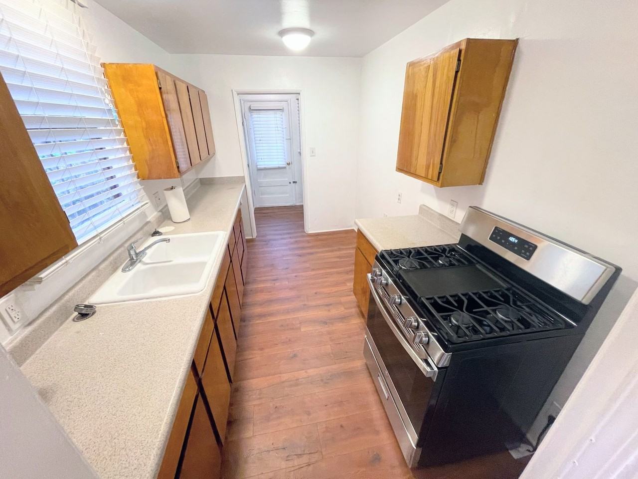 13237 Avalon Blvd - Photo 2 of 19