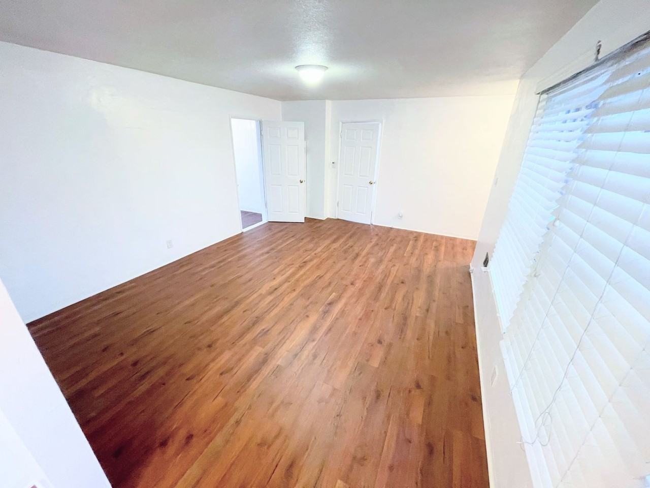 13237 Avalon Blvd - Photo 4 of 19