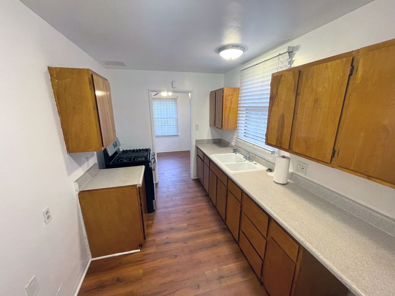 13237 Avalon Blvd - Photo 6 of 19