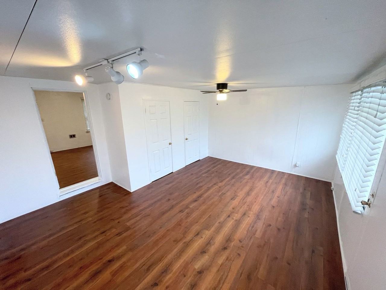 13237 Avalon Blvd - Photo 7 of 19