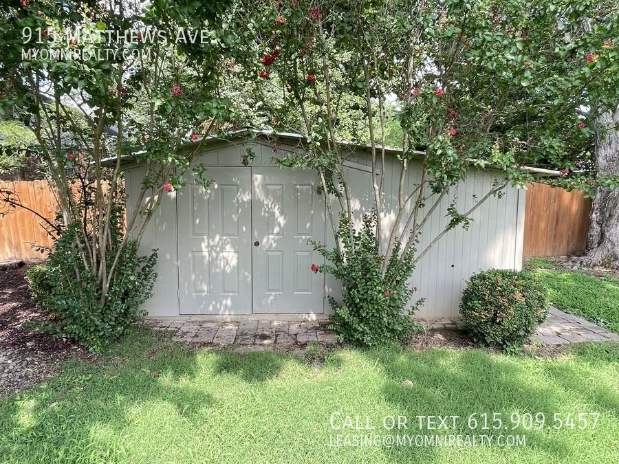 915 Matthews Avenue - Photo 3 of 23