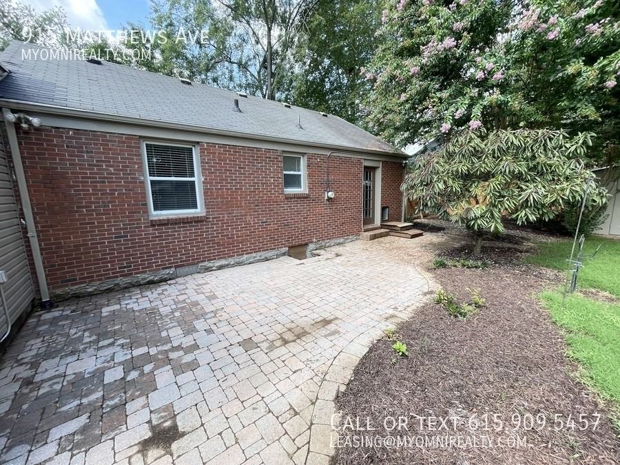 915 Matthews Avenue - Photo 4 of 23