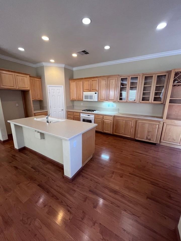 116 Soledad Ct - Photo 2 of 19