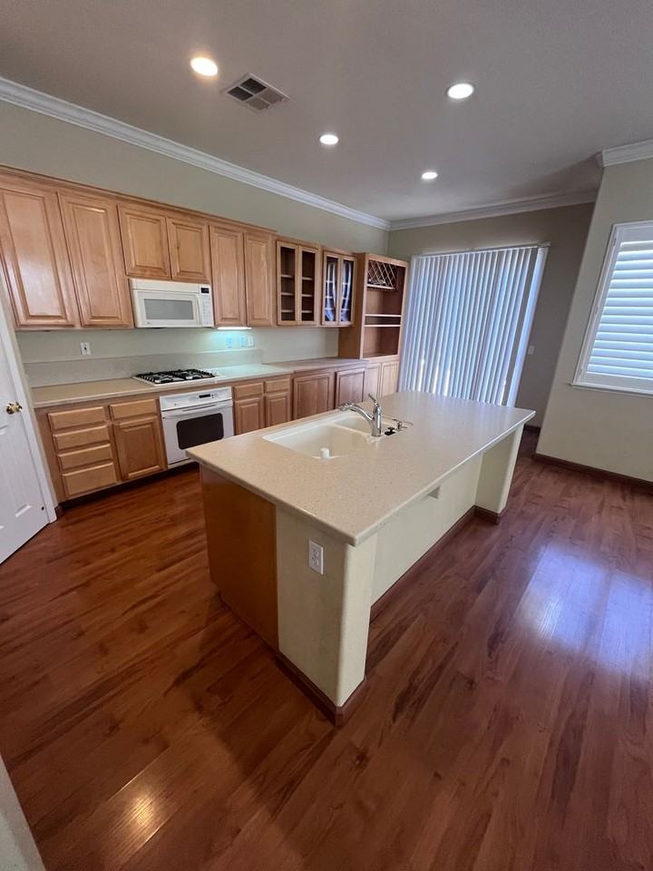 116 Soledad Ct - Photo 3 of 19