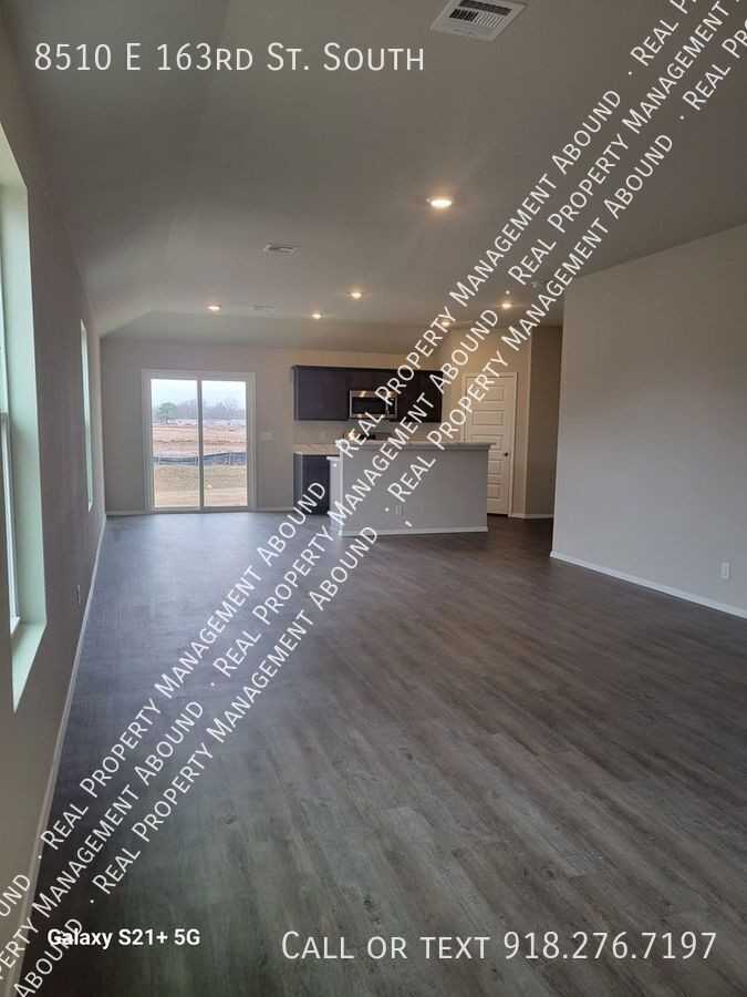 8510 E 163rd St S - Photo 4 of 26