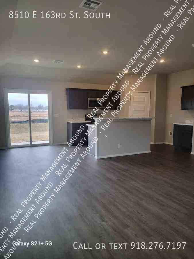 8510 E 163rd St S - Photo 5 of 26