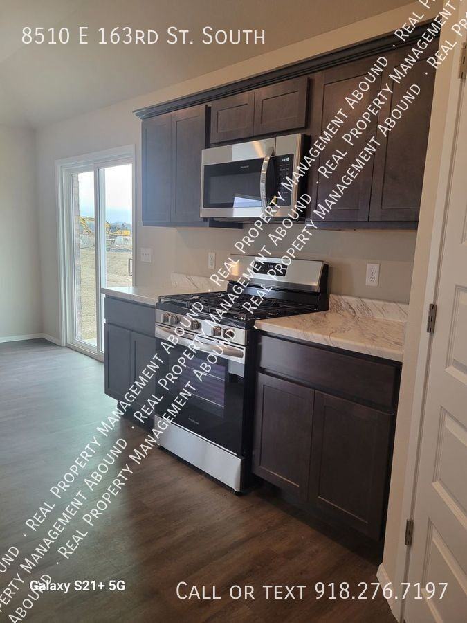 8510 E 163rd St S - Photo 6 of 26