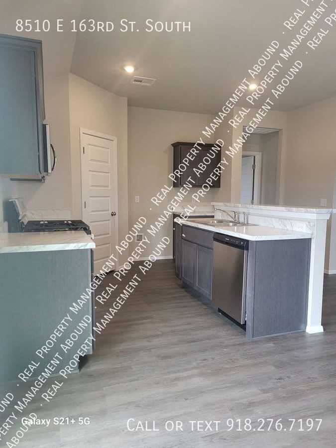 8510 E 163rd St S - Photo 7 of 26