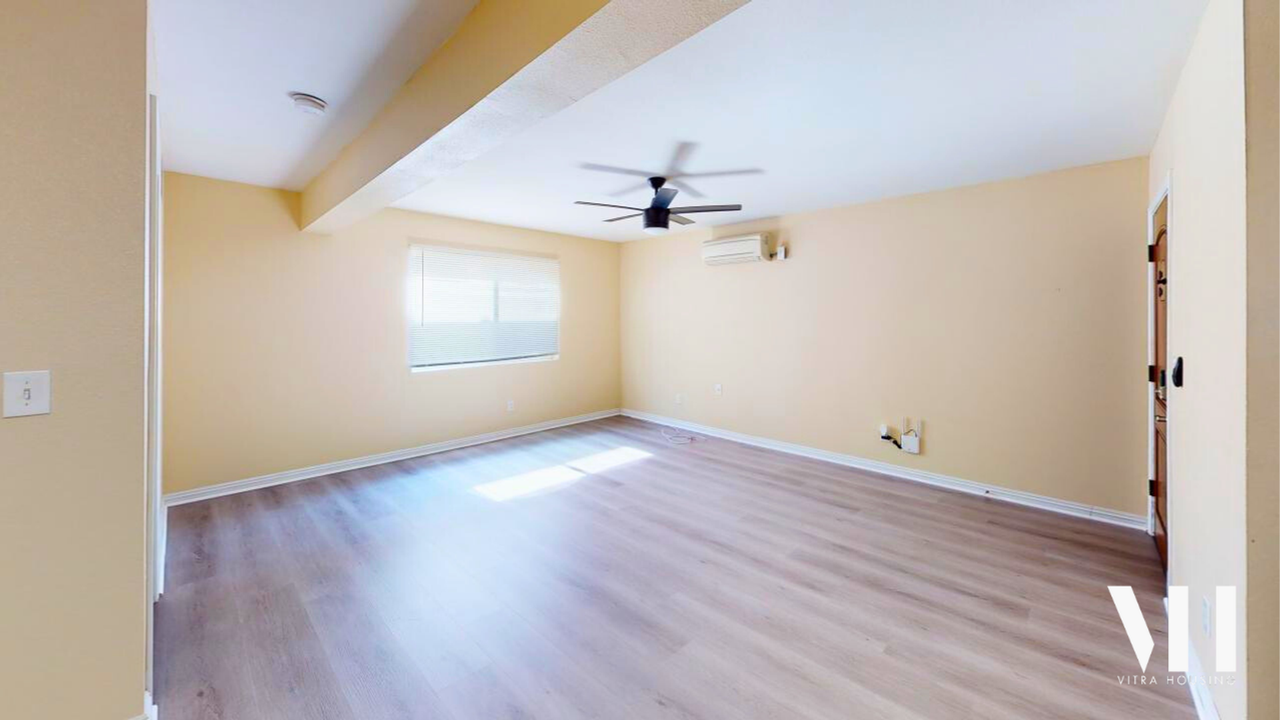 Three Bedroom Townhome with Private Baths Near USC! - Photo 7 of 9