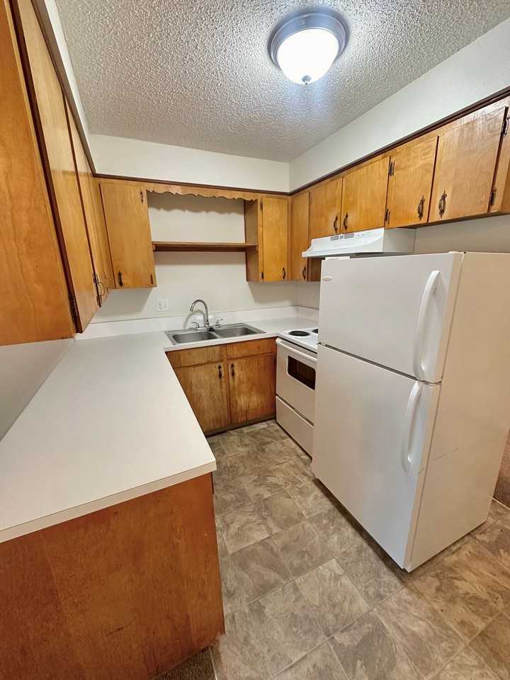 Greenwood Manor - Photo 5 of 14