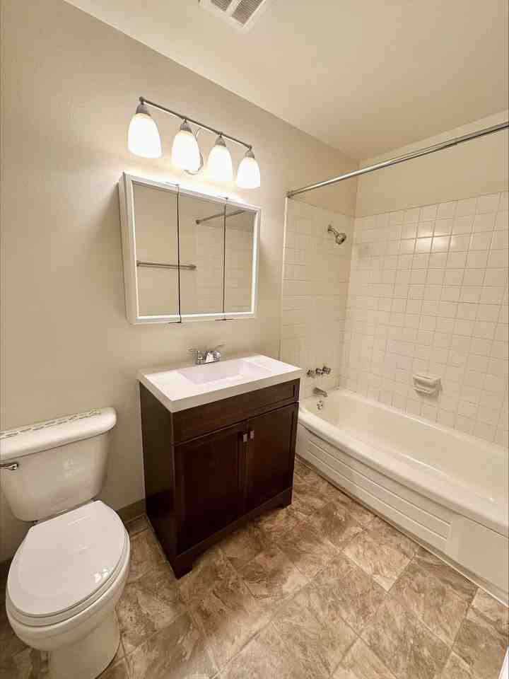 Greenwood Manor - Photo 6 of 14