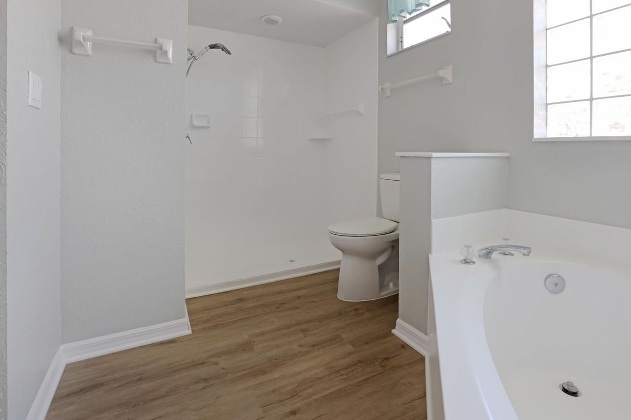 4010 Green Tree Ave - Photo 7 of 27