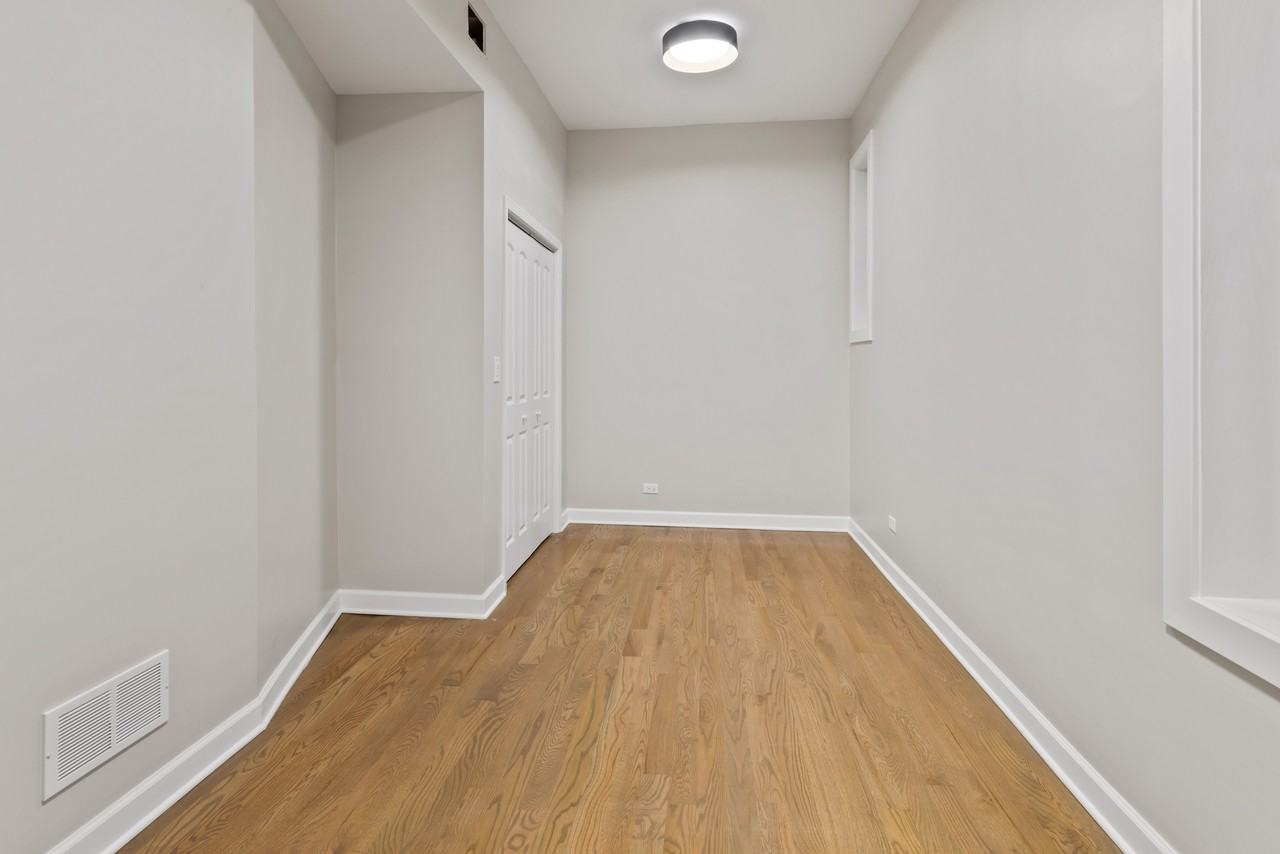 2653 W Hirsch St #1 - Photo 5 of 10