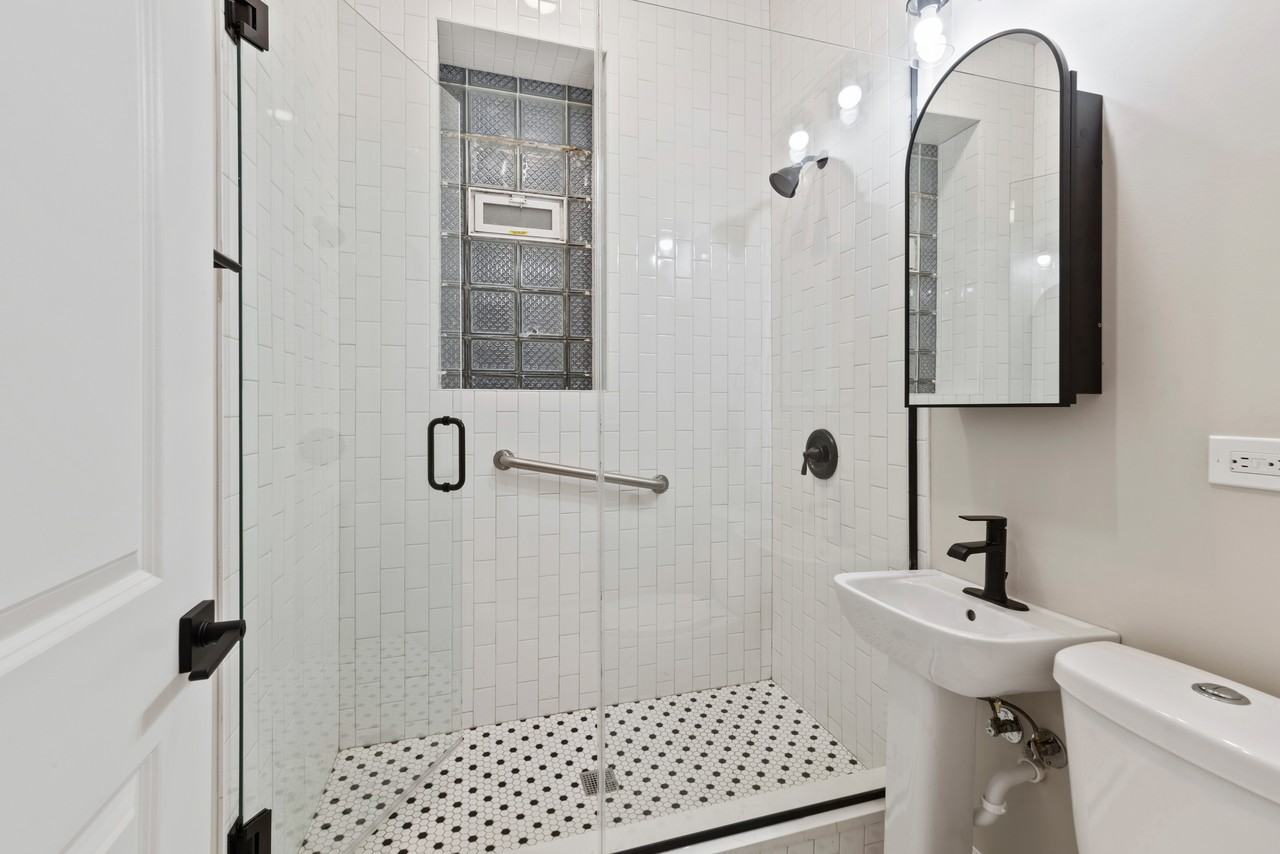 2653 W Hirsch St #1 - Photo 7 of 10