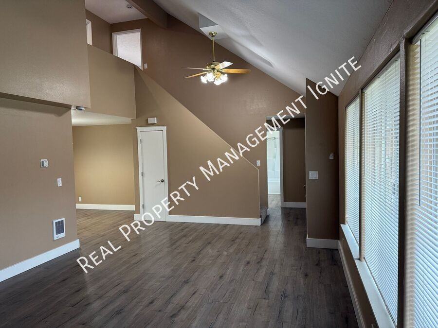 1954 Ne Red Rock Ln - Photo 6 of 16