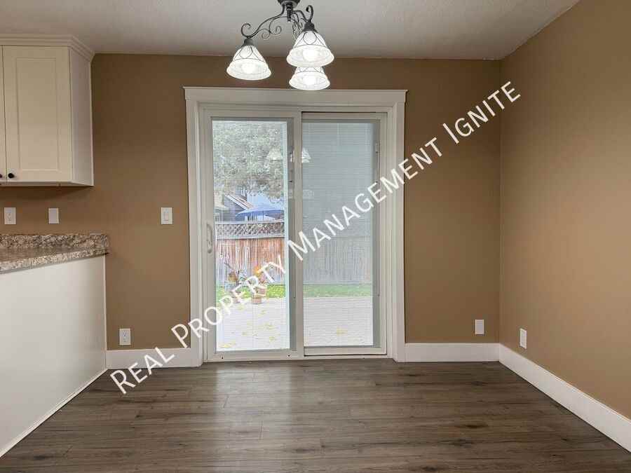 1954 Ne Red Rock Ln - Photo 7 of 16