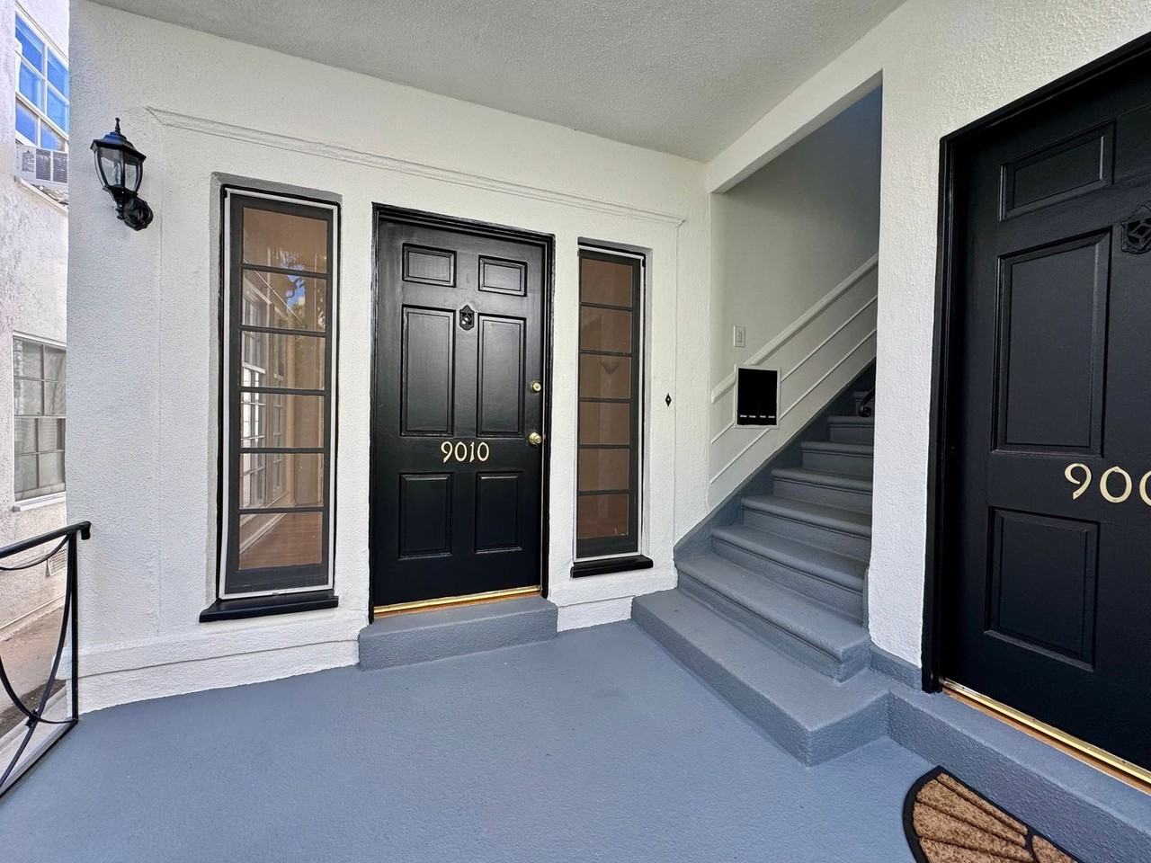 9010 Burton Way - Photo 3 of 9