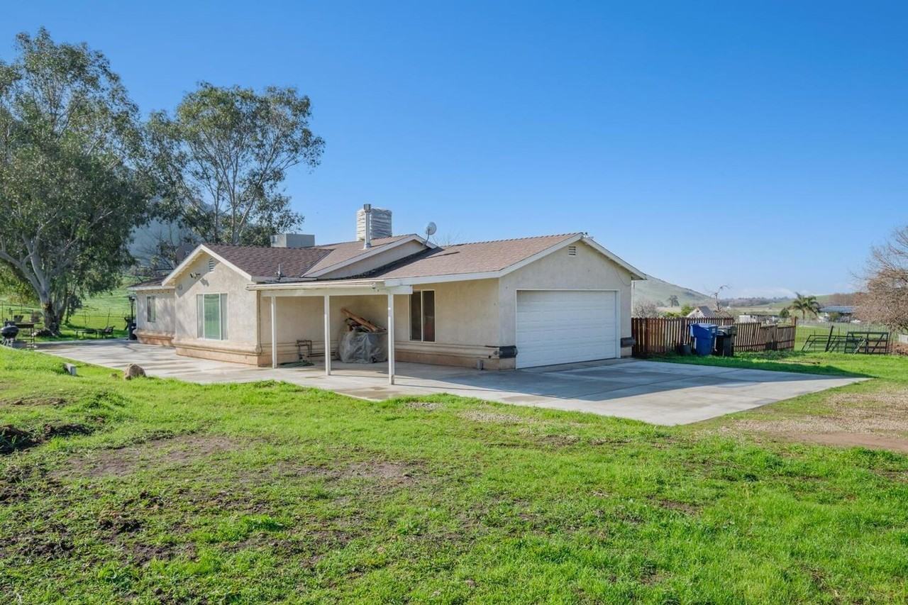 28132 Thermal Rd - Photo 2 of 43