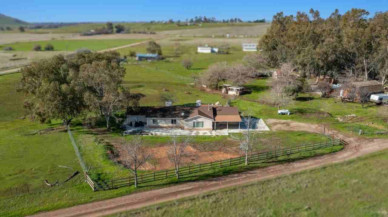 28132 Thermal Rd - Photo 3 of 43