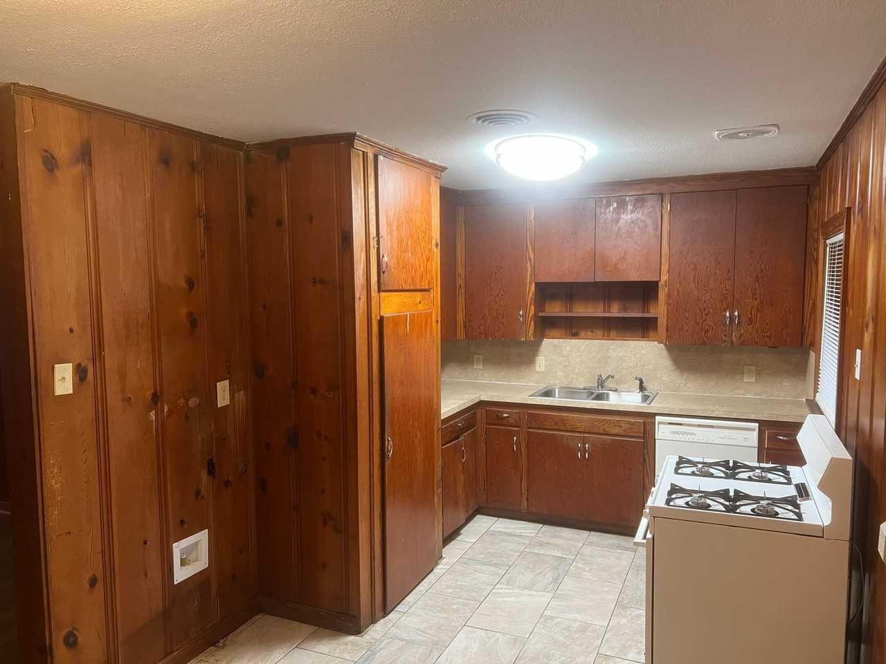 1929 Johnston Ave - Photo 4 of 13