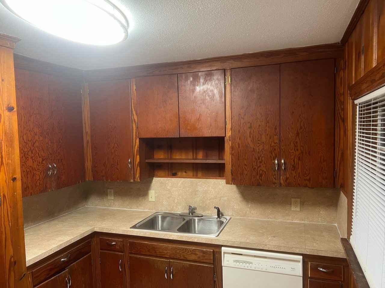 1929 Johnston Ave - Photo 5 of 13