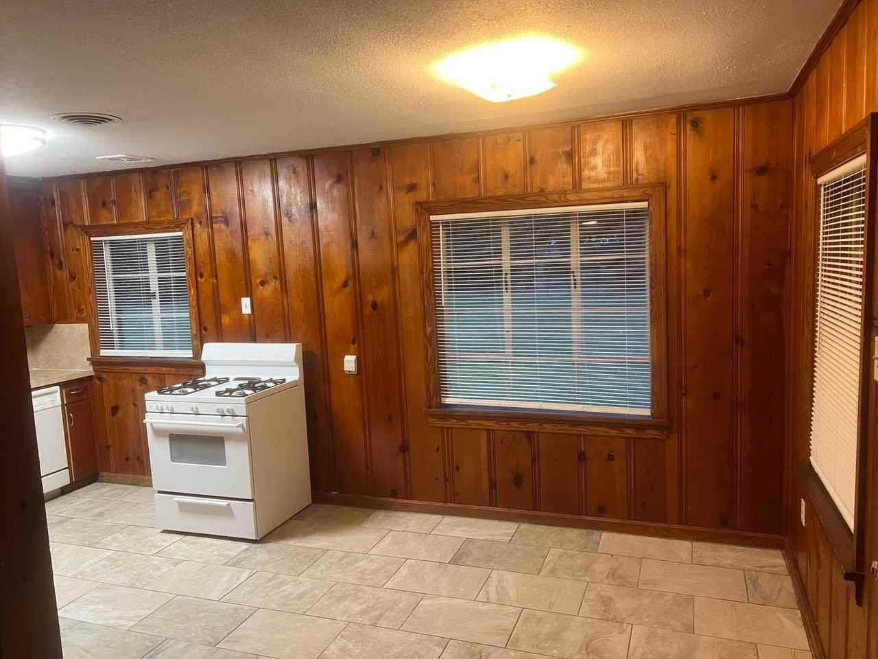 1929 Johnston Ave - Photo 6 of 13