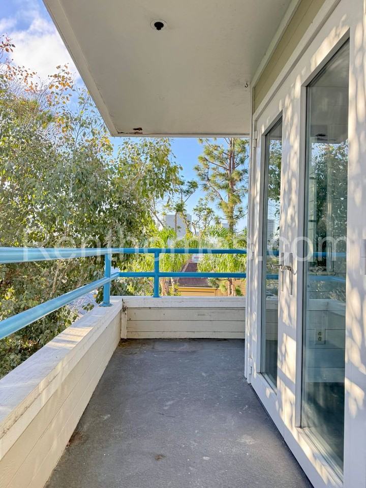 1940 3rd Ave #302 - Photo 5 of 27