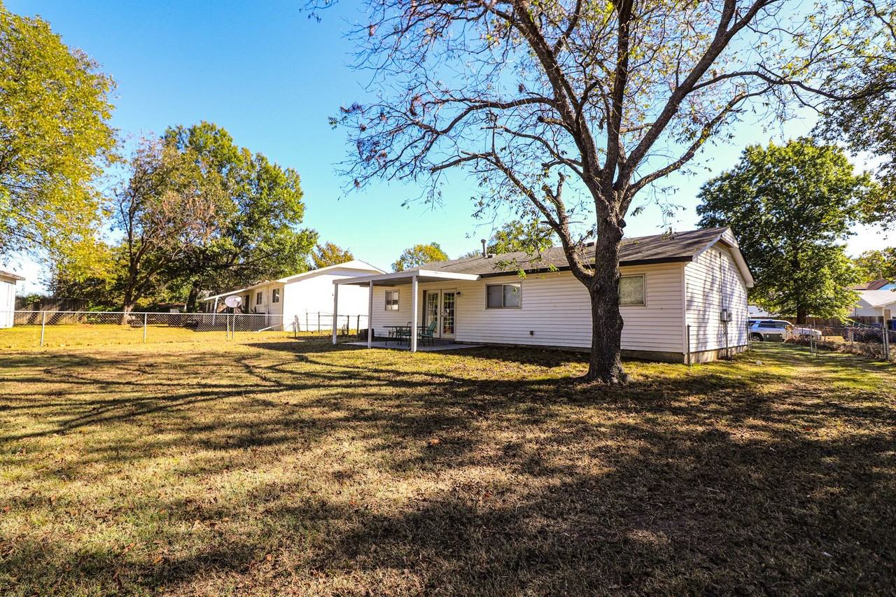 1944 S Hickory Pl - Photo 4 of 31