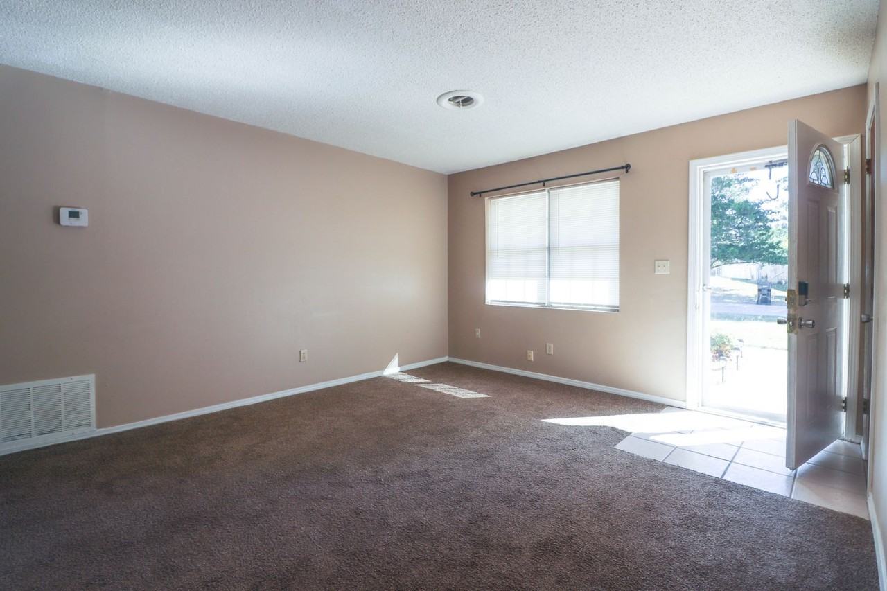 1944 S Hickory Pl - Photo 6 of 31