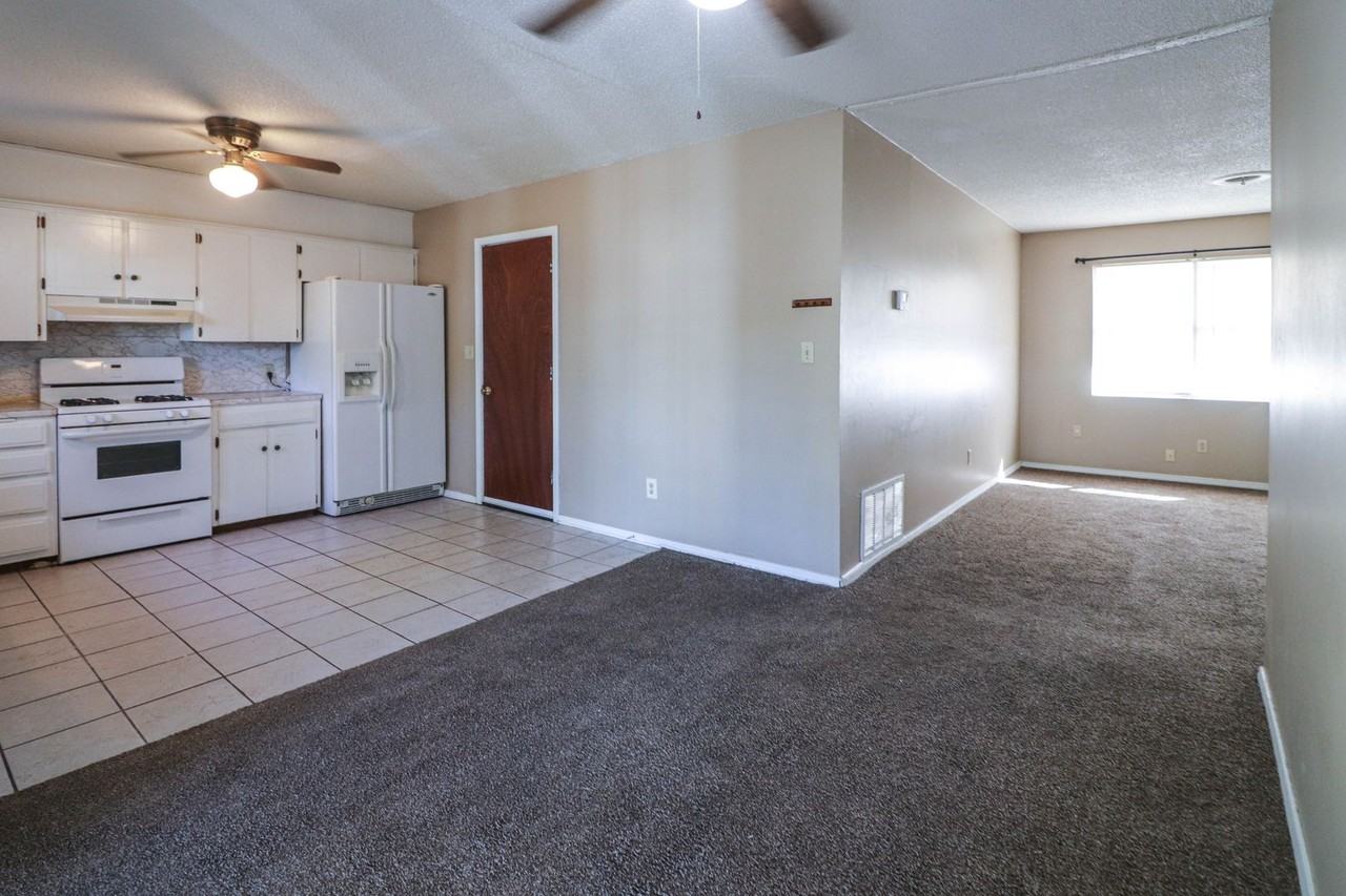 1944 S Hickory Pl - Photo 7 of 31