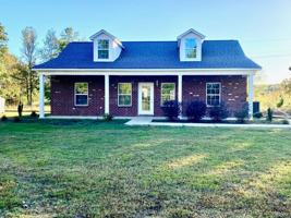 featured image of 820 Bryant Ln