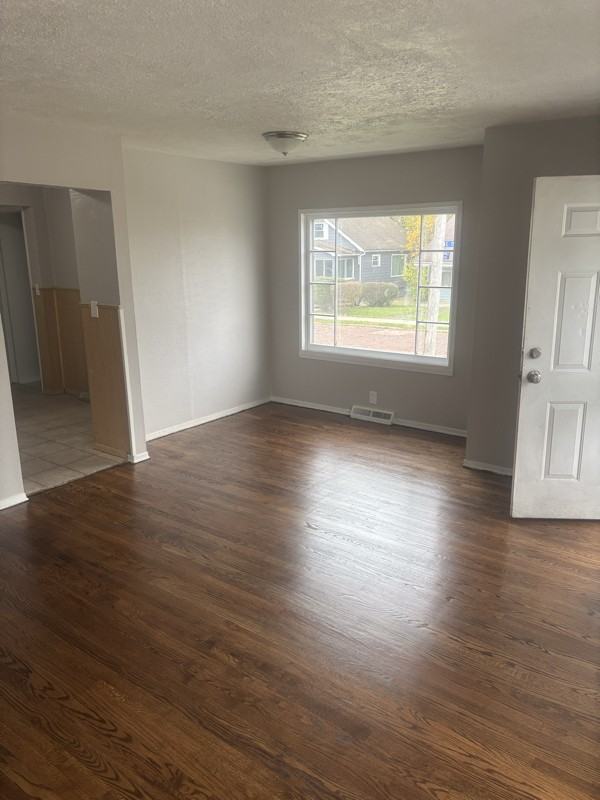 4457 E 154th St - Photo 2 of 11