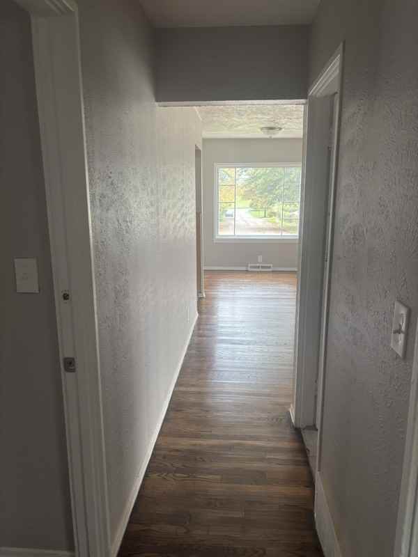 4457 E 154th St - Photo 3 of 11