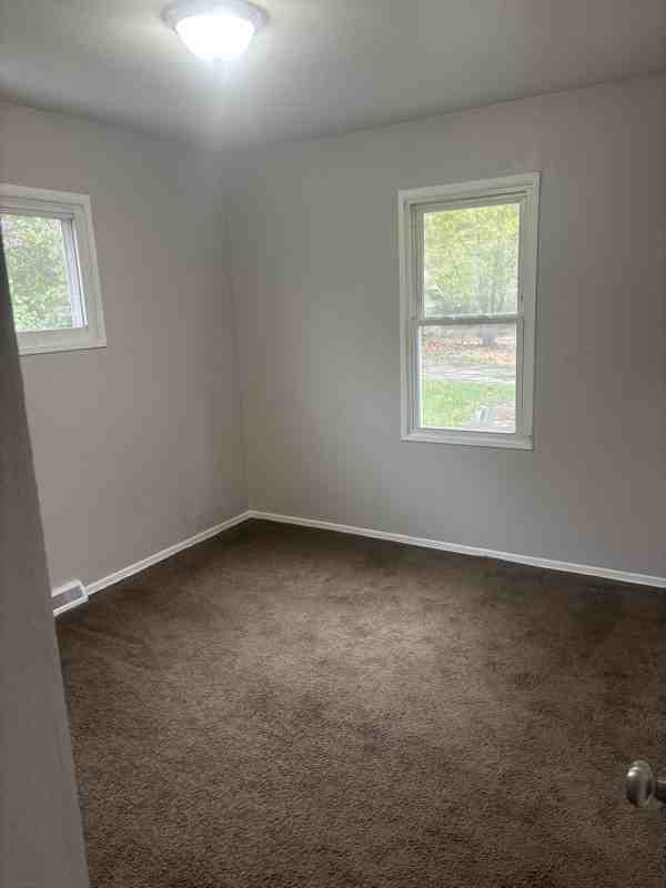 4457 E 154th St - Photo 5 of 11