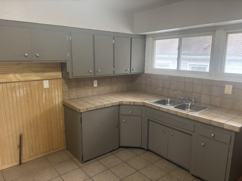 4457 E 154th St - Photo 7 of 11