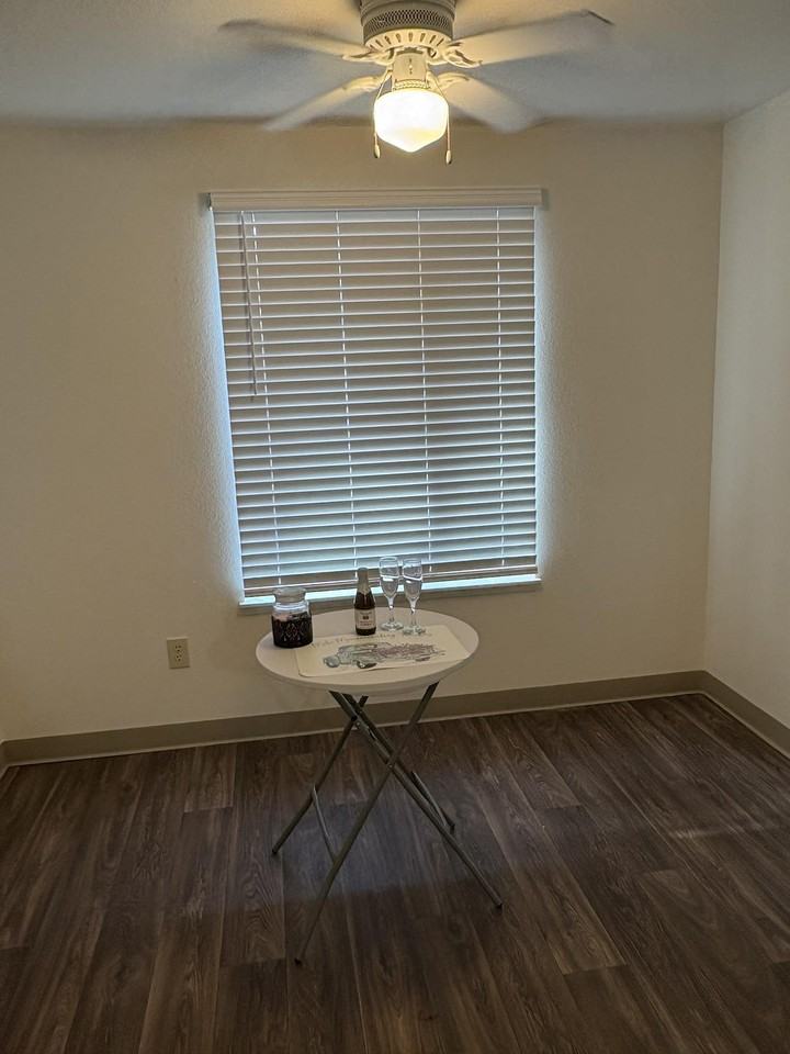 Windsor Manor Apartments - Photo 7 of 22