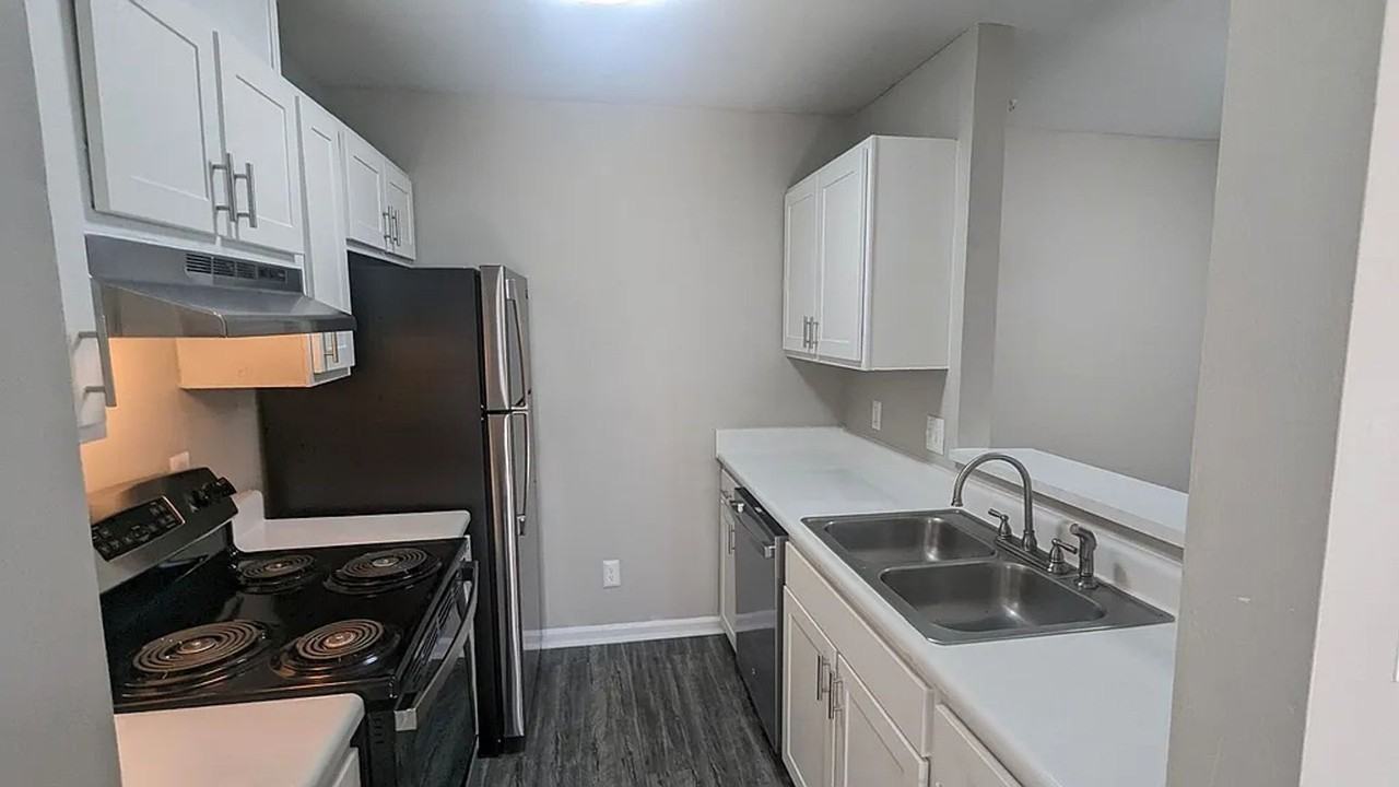 2912 W Florida St Apt H - Photo 2 of 13
