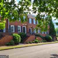 featured image of 1121 Surrey Ln