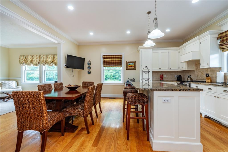 7 Gibson Ave - Photo 3 of 11