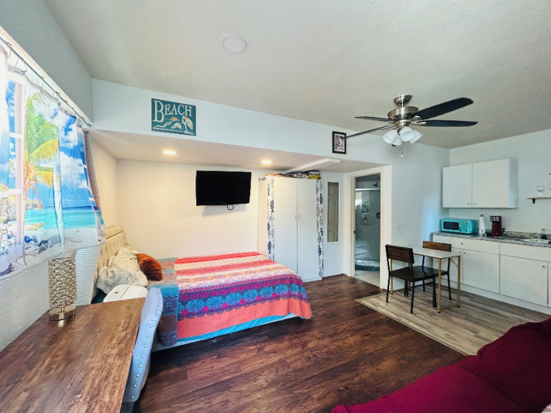 604 17th Street #A - Photo 4 of 17