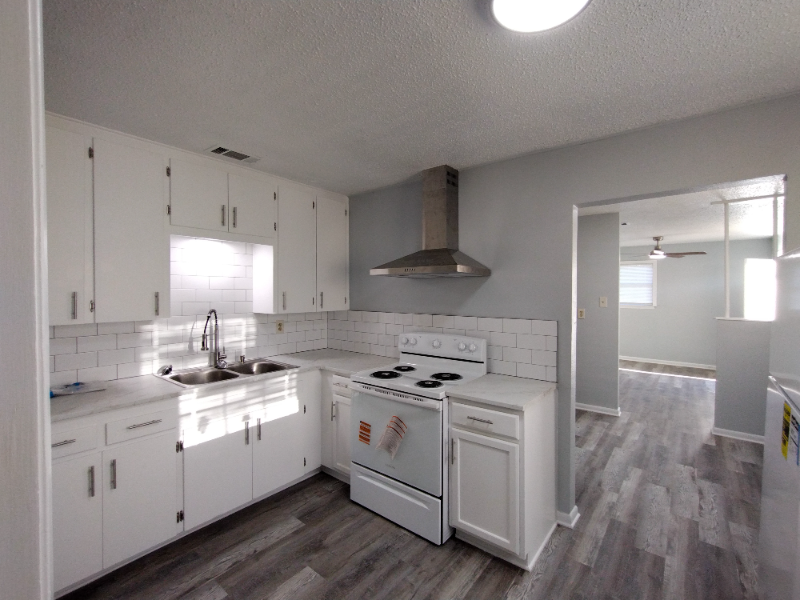 1202 S 3rd St - Photo 2 of 10