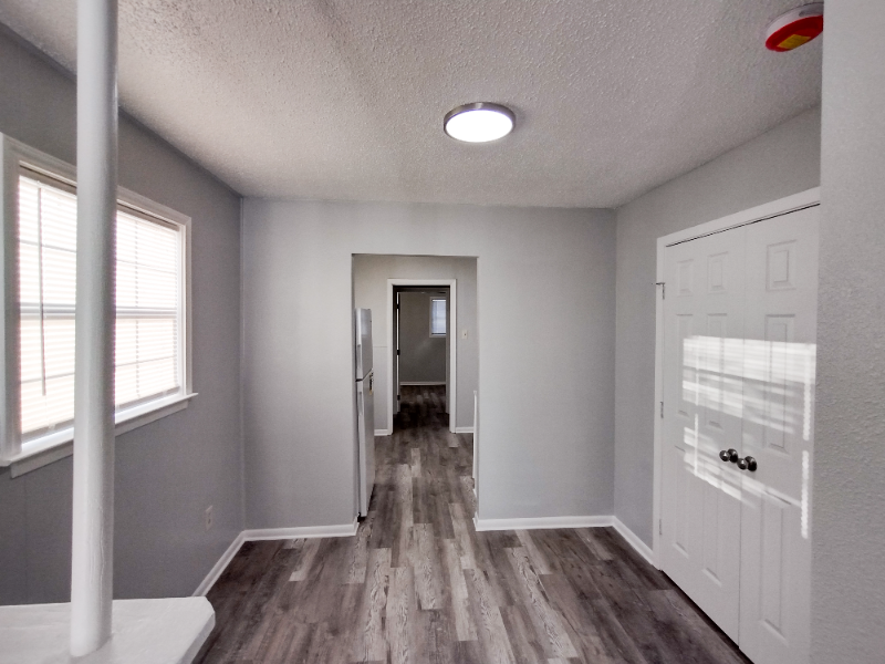 1202 S 3rd St - Photo 3 of 10