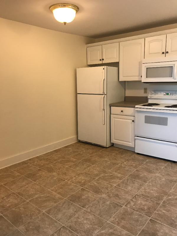 624 1/2 S Main St #7 - Photo 3 of 10