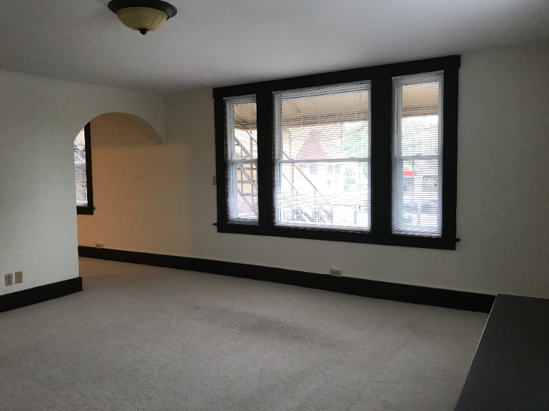 624 1/2 S Main St #7 - Photo 5 of 10