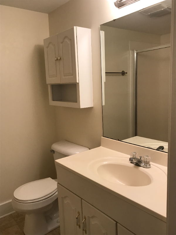 624 1/2 S Main St #7 - Photo 7 of 10