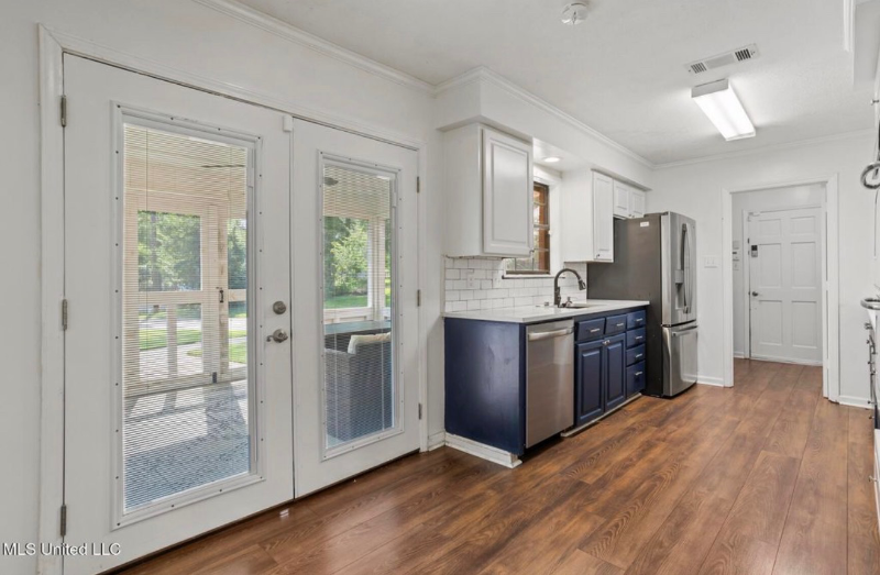 332 Kiowa Dr - Photo 2 of 11