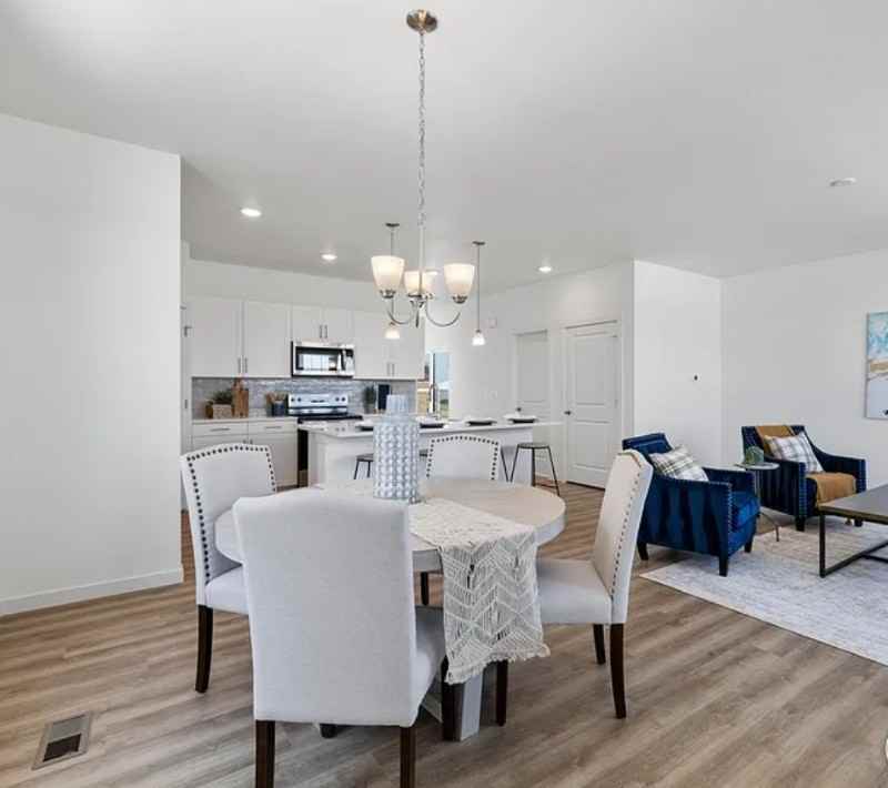 4510 Burl St - Photo 4 of 16