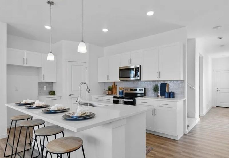 4510 Burl St - Photo 7 of 16