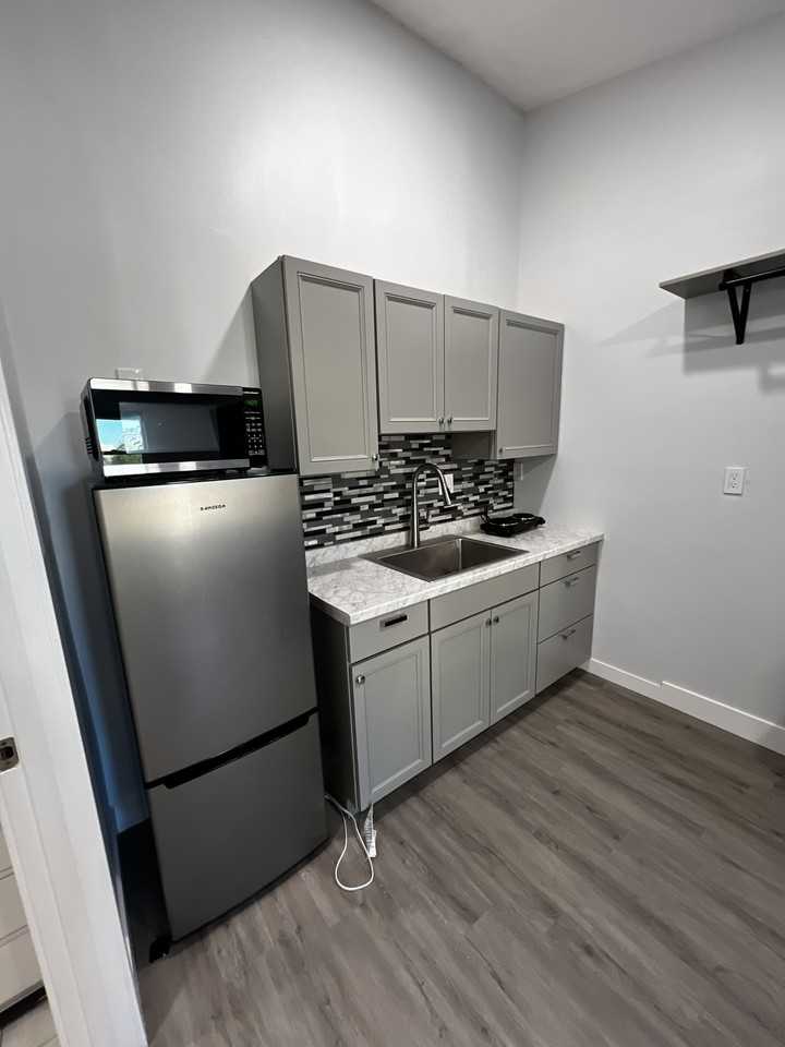 331 W 1910 S #B - Photo 3 of 5